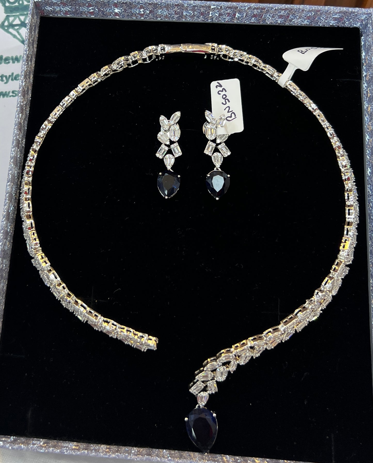 Midnight Elegance Necklace Set