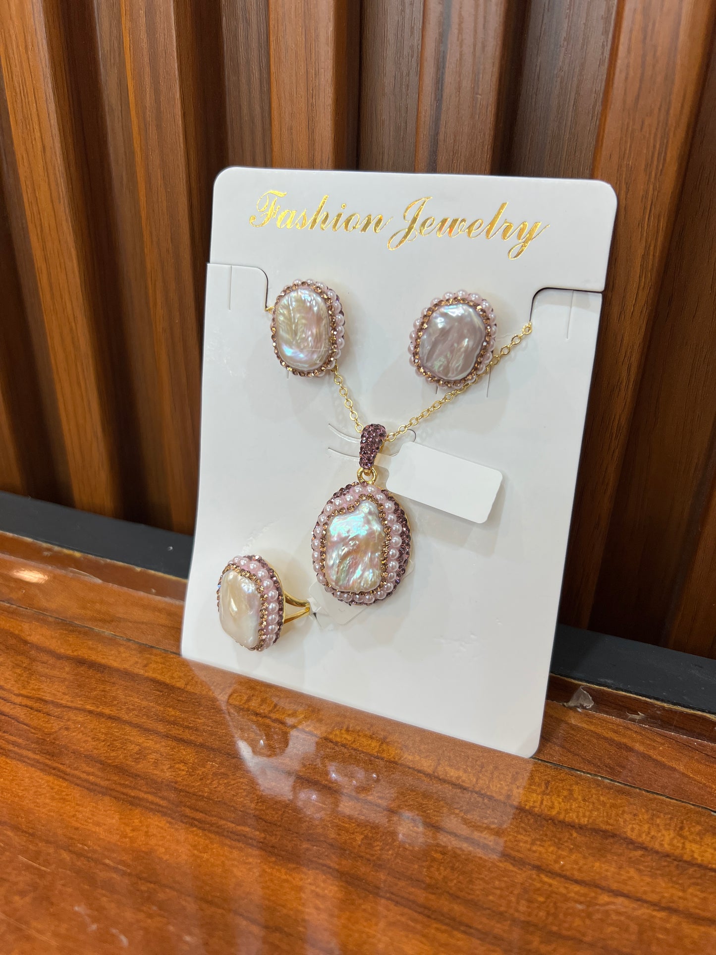 Lustrous Baroque Pearl Pendant Set