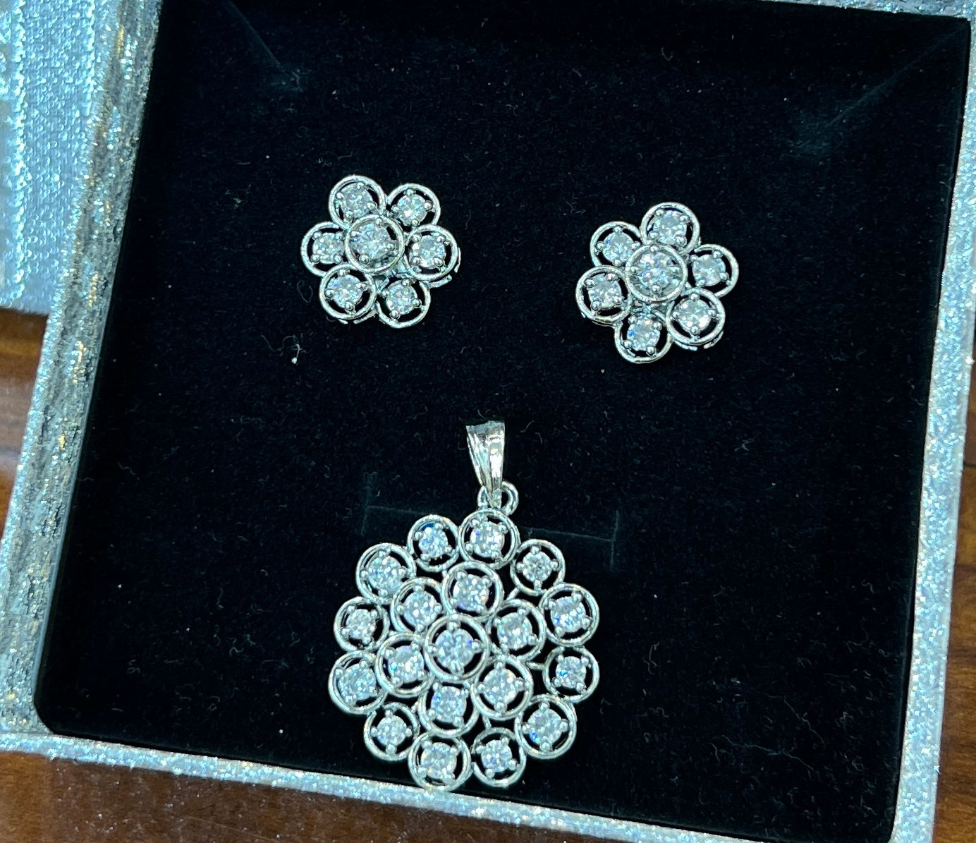 Sparkling Floral Diamond Pendant Set