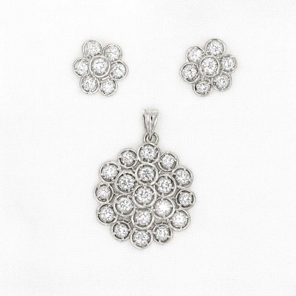 Sparkling Floral Diamond Pendant Set