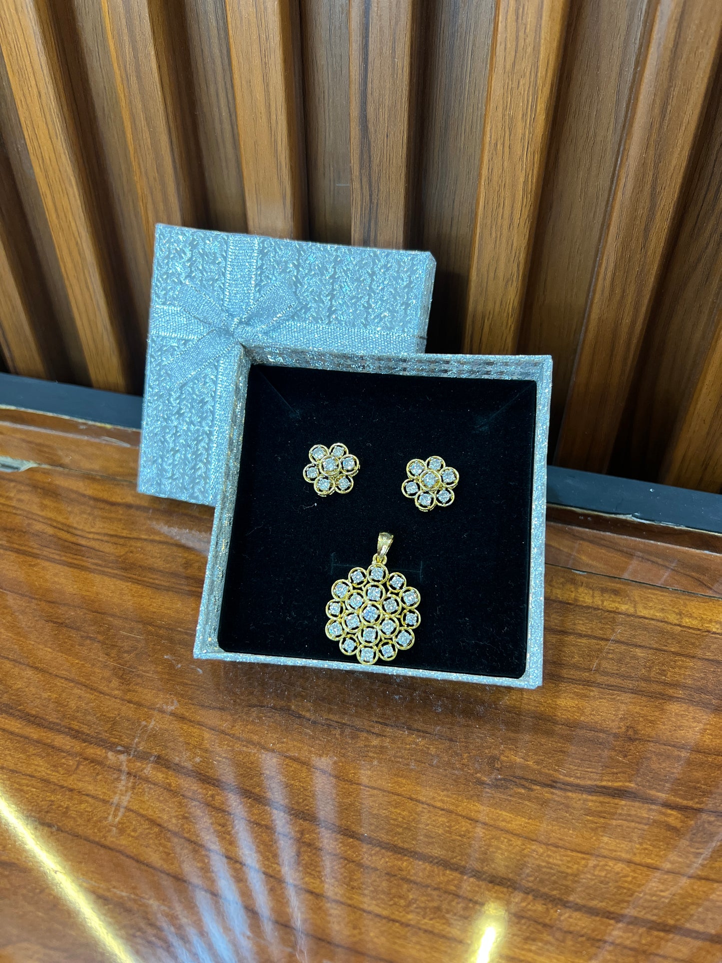 Sparkling Floral Diamond Pendant Set