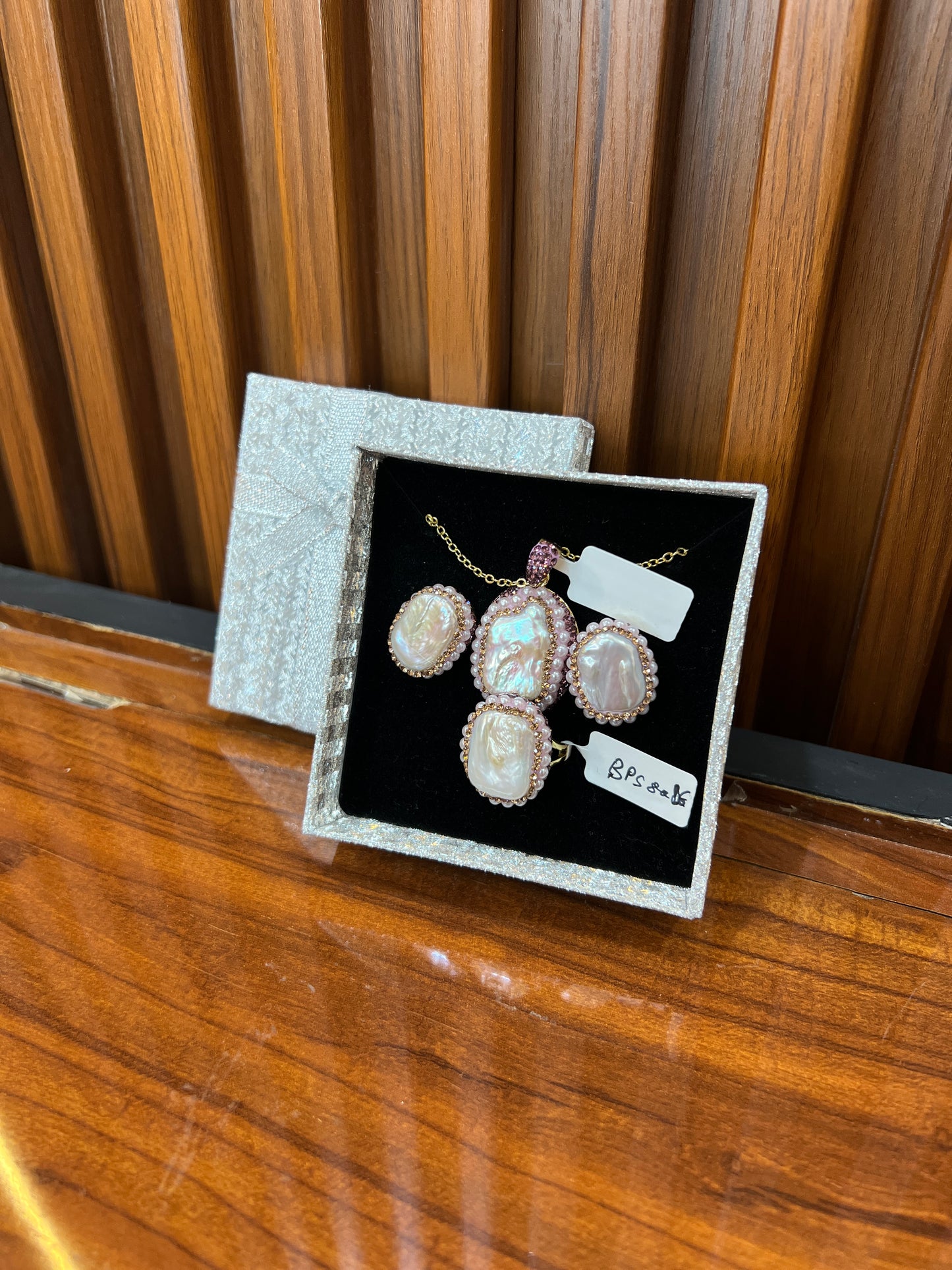 Lustrous Baroque Pearl Pendant Set