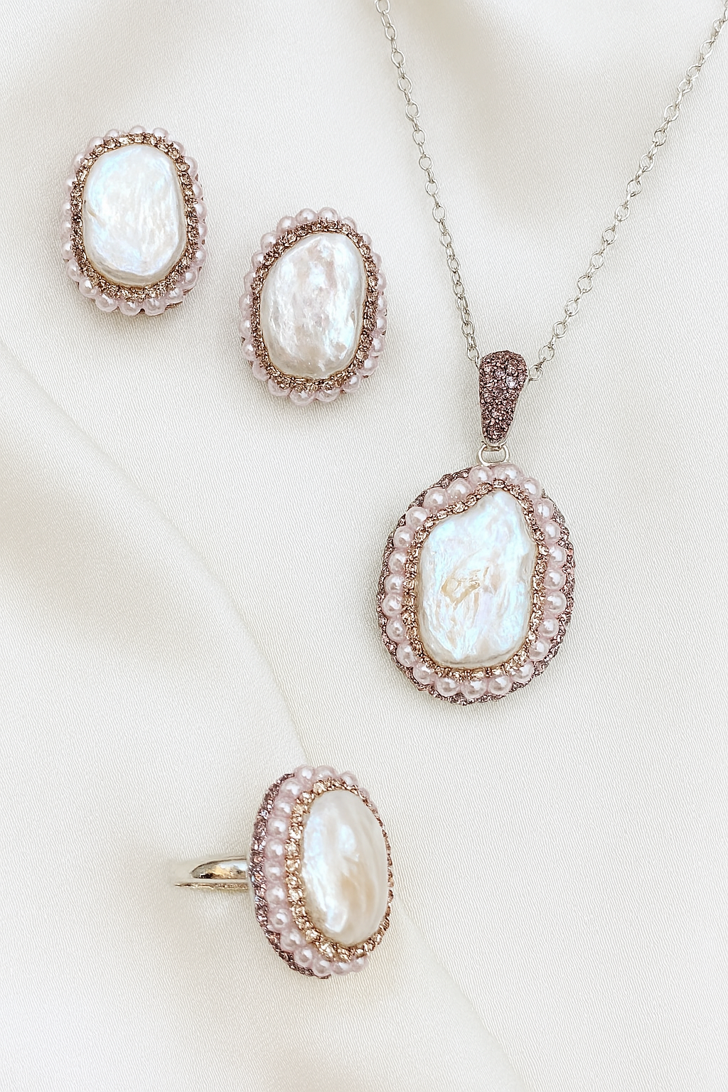 Lustrous Baroque Pearl Pendant Set