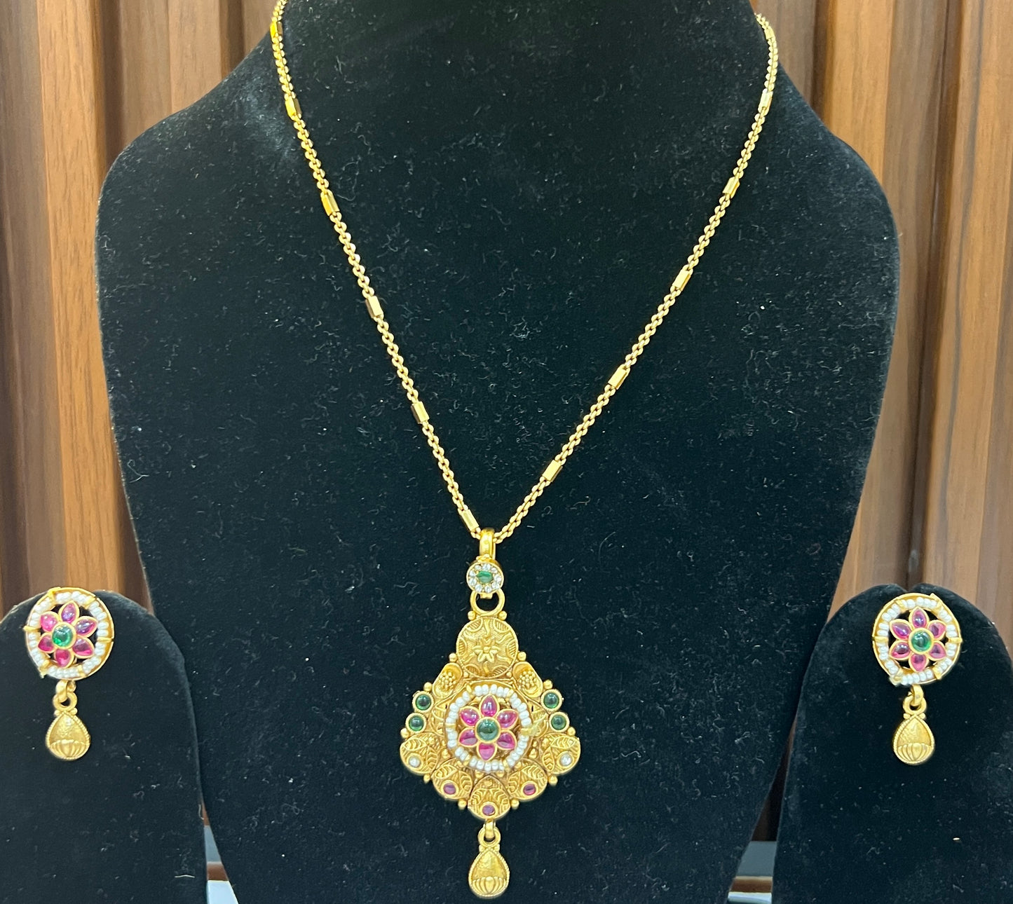Regal Heritage Gold-Plated Pendant Set