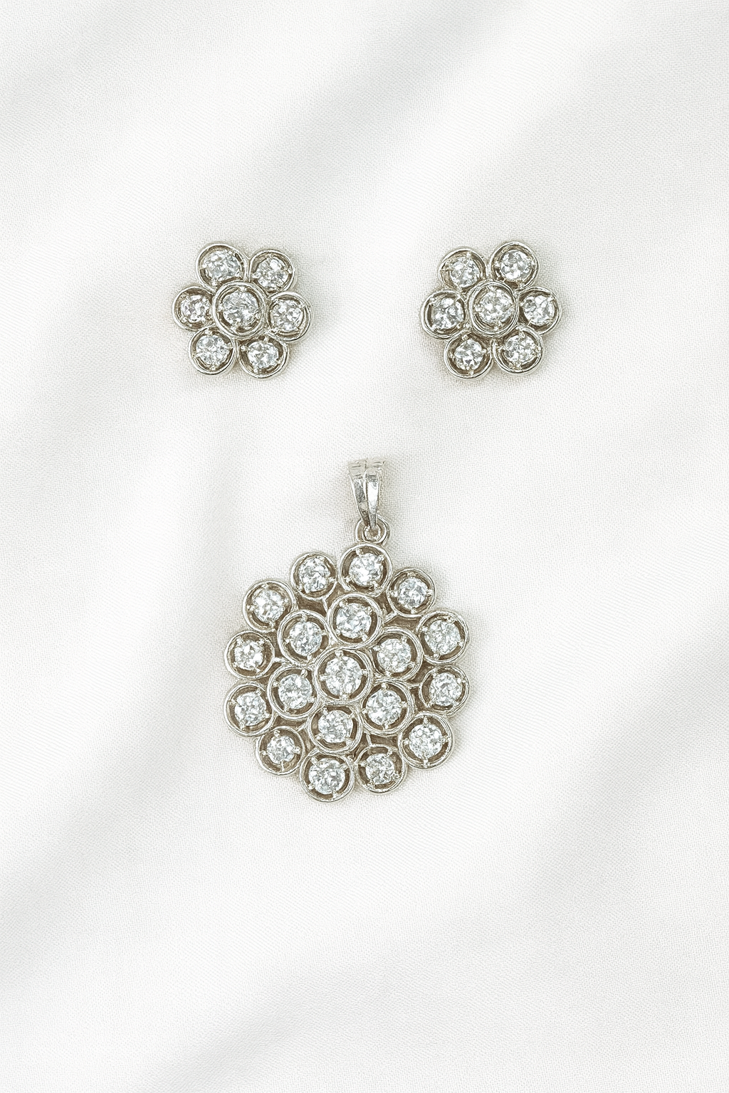 Sparkling Floral Diamond Pendant Set