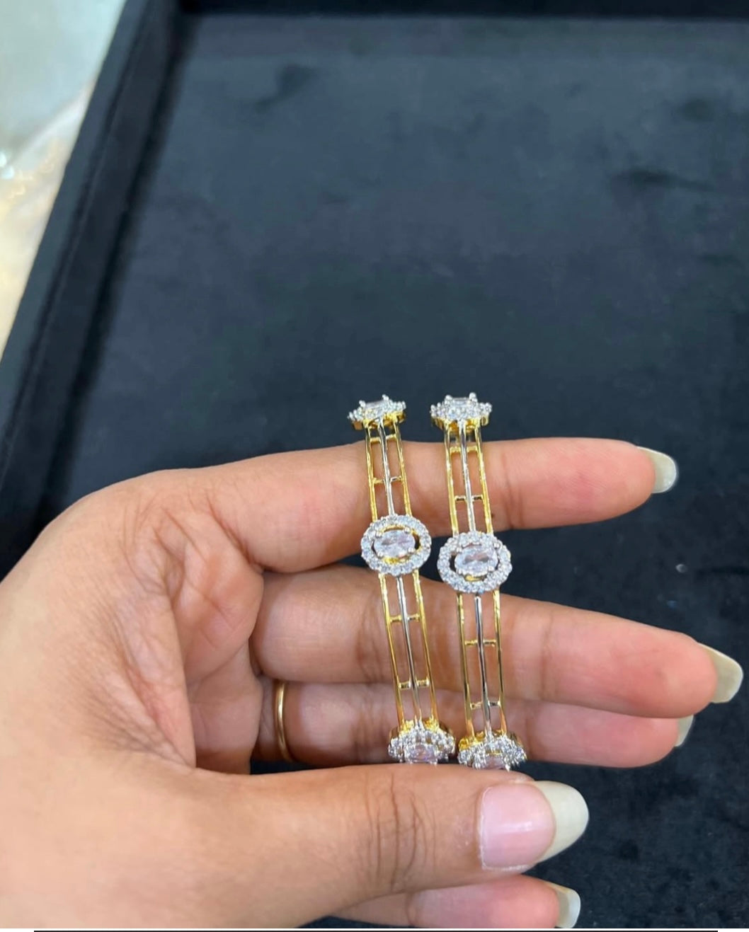 Royal Radiance AD Bangles