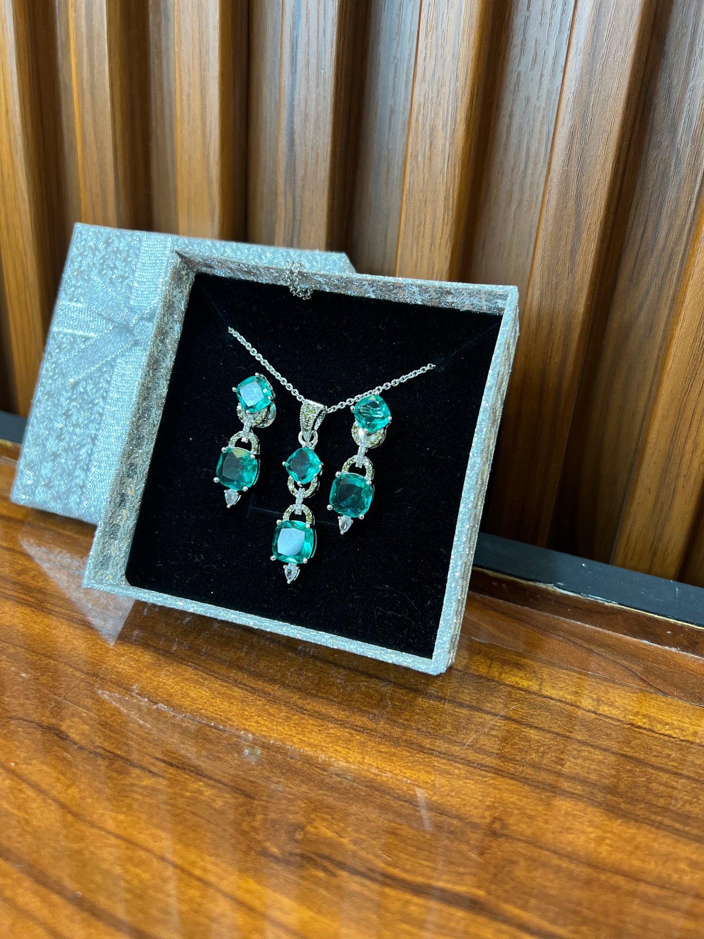 Emerald Elegance Drop Pendant Set