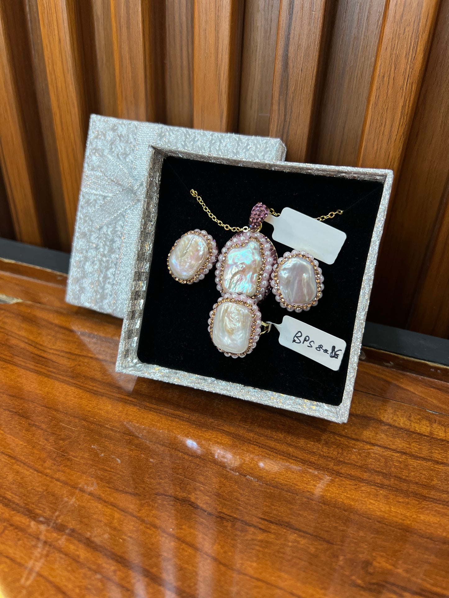 Lustrous Baroque Pearl Pendant Set