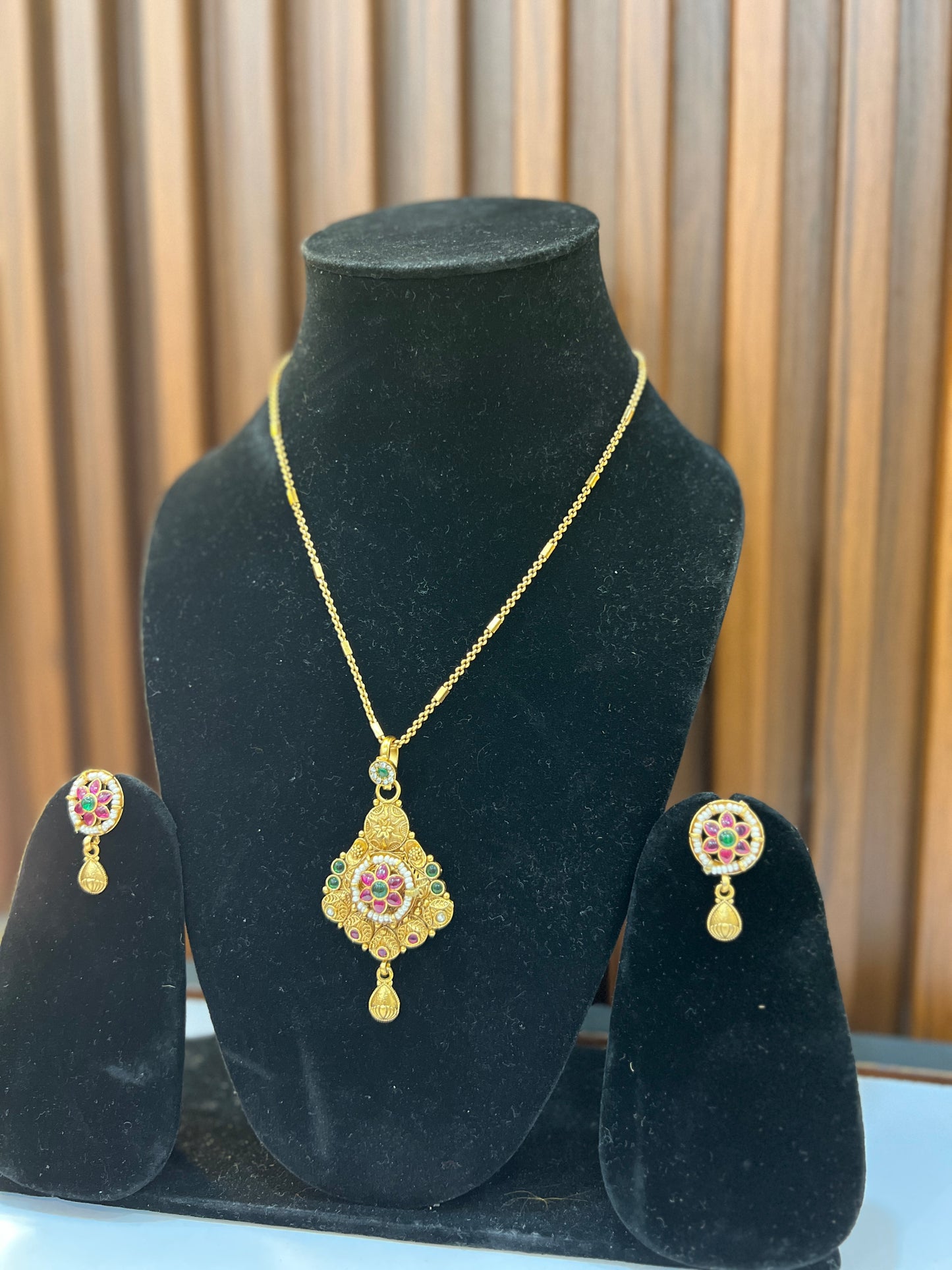 Regal Heritage Gold-Plated Pendant Set