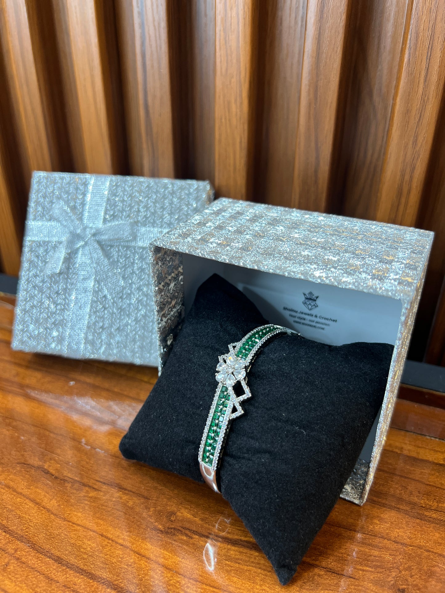 Emerald Dazzle Crown Bracelet