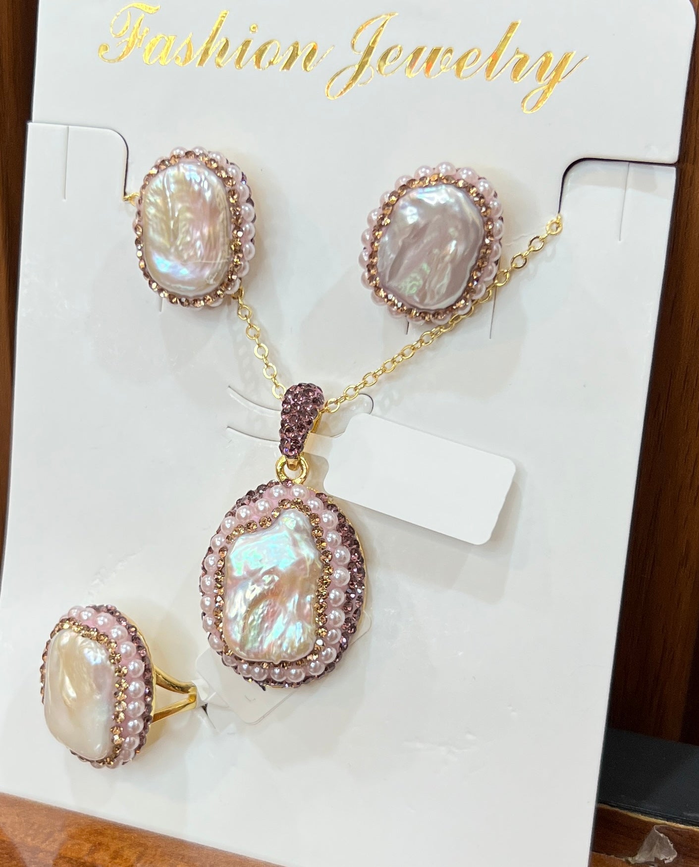 Lustrous Baroque Pearl Pendant Set